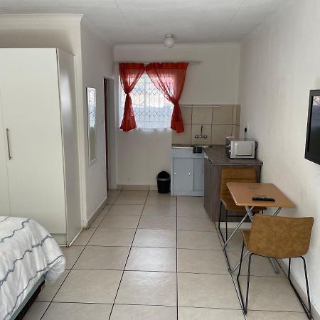 La Fiance Village Polokwane Exteriör bild