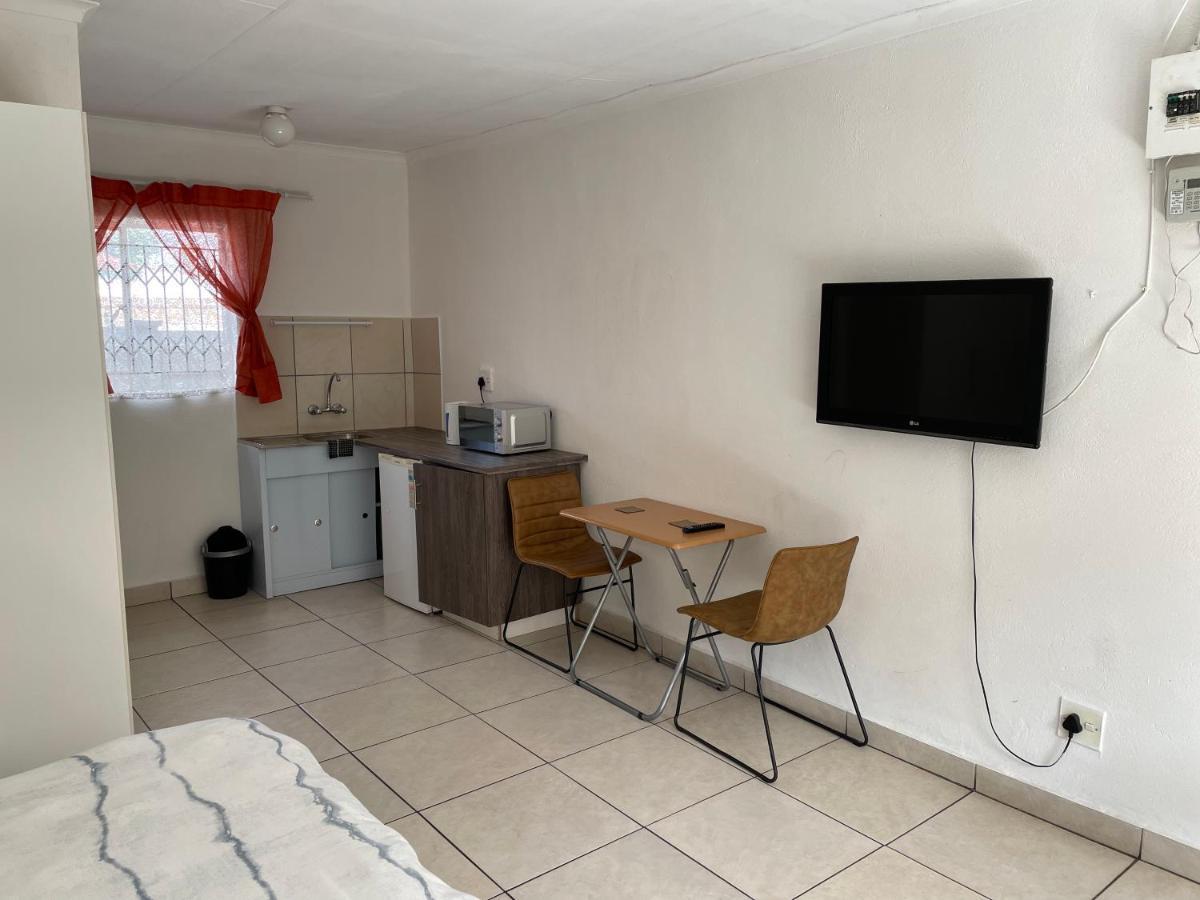 La Fiance Village Polokwane Exteriör bild