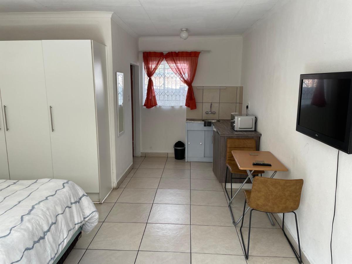 La Fiance Village Polokwane Exteriör bild